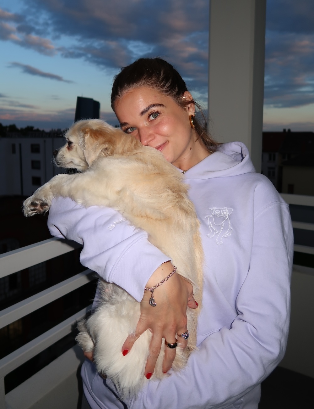 Purple hoodie embroidered with a white dog